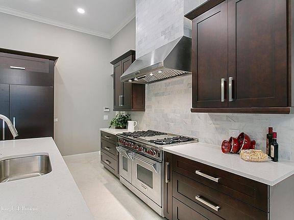 5th image of 2440 Whispering Oaks Ln