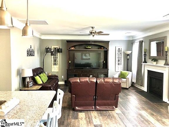 5th image of 301 Hearthwood Ln