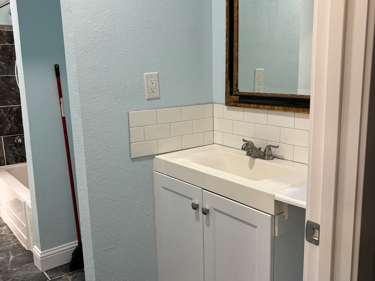 3 bed, 1200 sqft, $1,850 — Photo 4