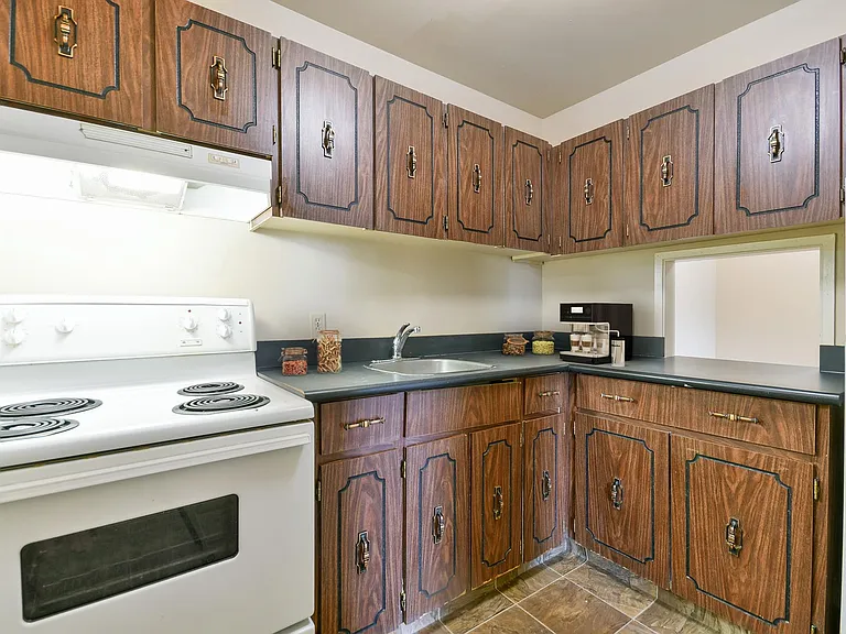 41 Munroe Pl — Photo 9