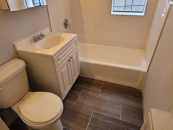4th image of 926 Bronx Park S APT 5B