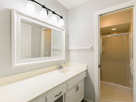 4th image of 2735 Jewel Ln N