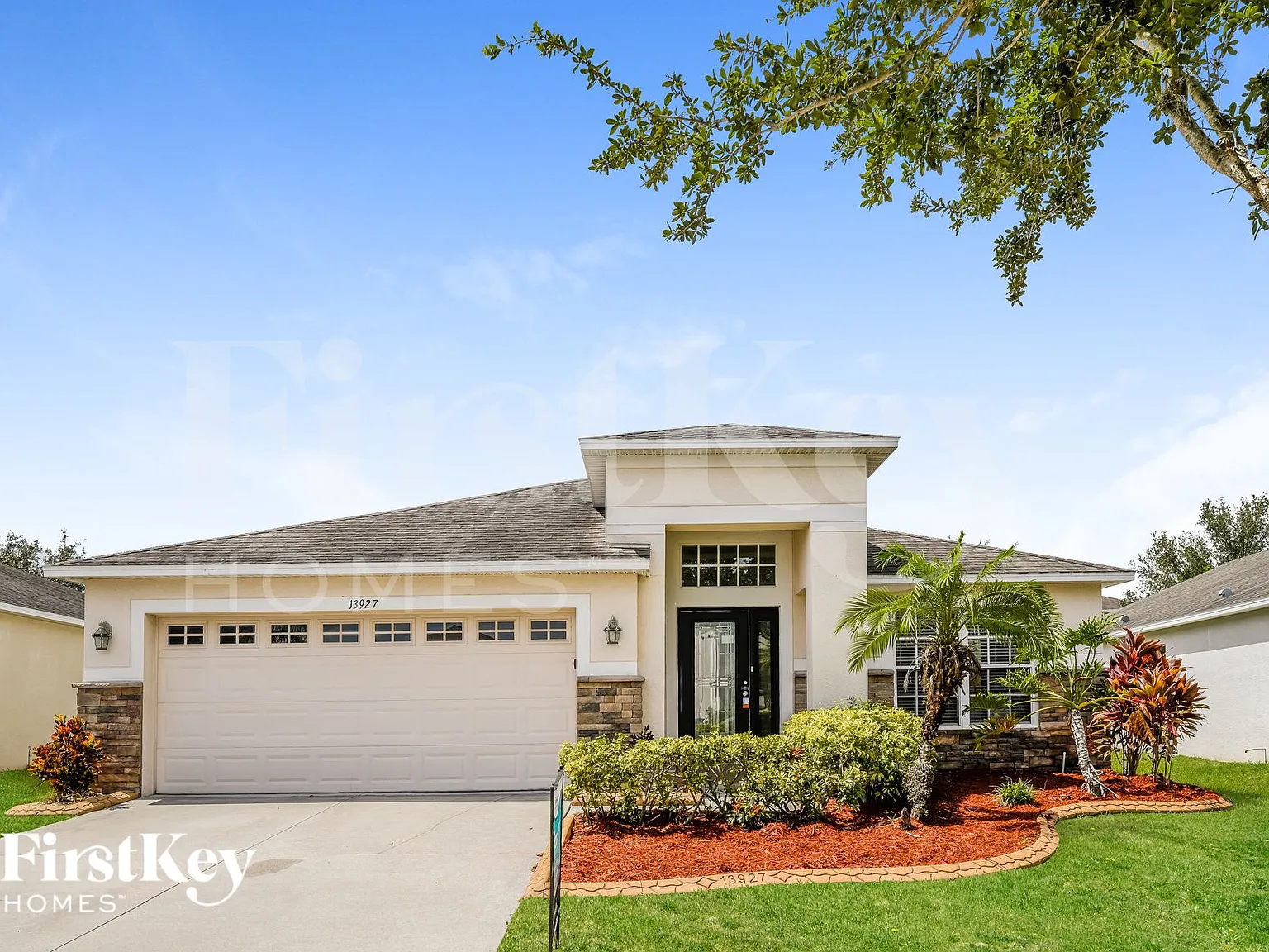 4 bed, 2.0 bath, 1978 sqft, $2,500 — Photo 1