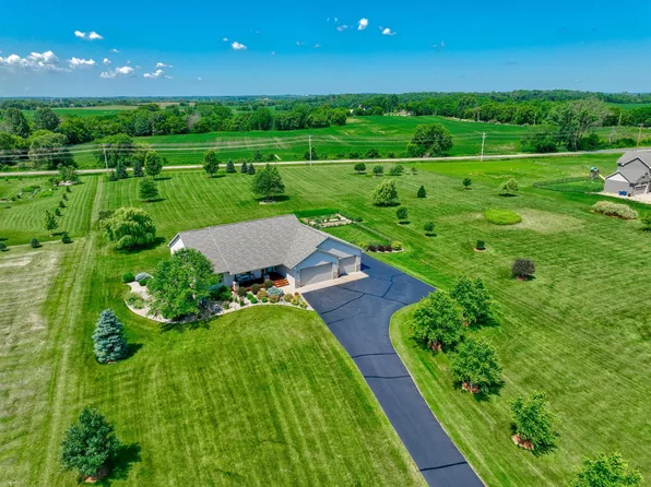 1532 96th St, New Richmond, WI 54017