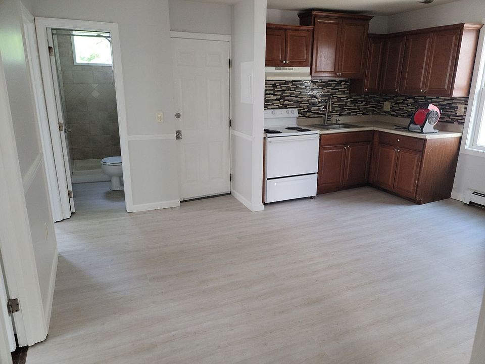 1st image of 20 Forest Avenue Ct Floor 2