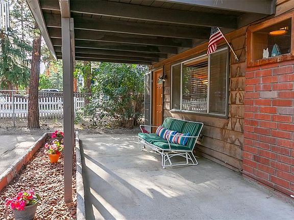 3rd image of 733 E Meadow Ln