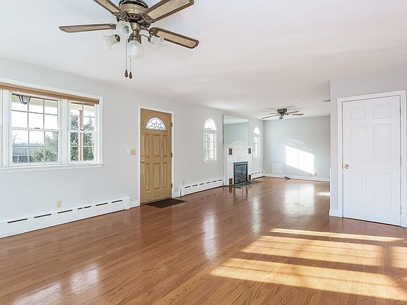 3rd image of 155 Bainbridge Ave