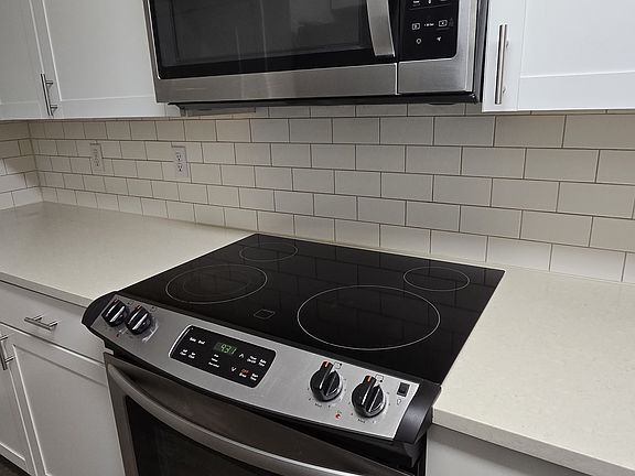 4th image of 3921 Plomondon St