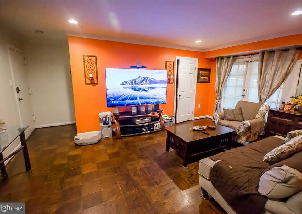 1st image of 5925 Quantrell Ave #5925