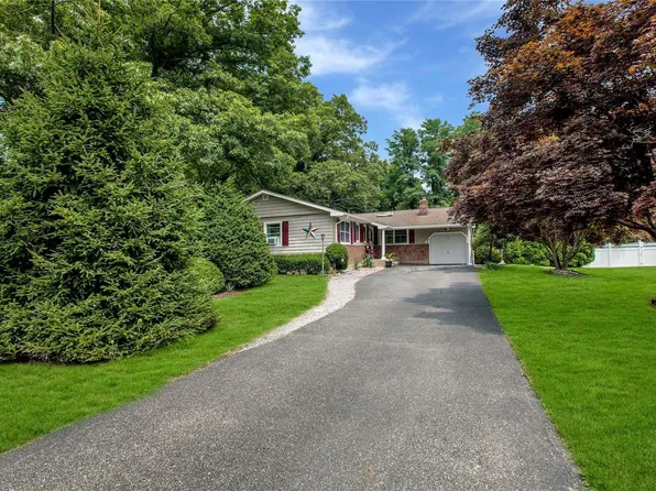 16 Robinhood, Nesconset, NY 11767