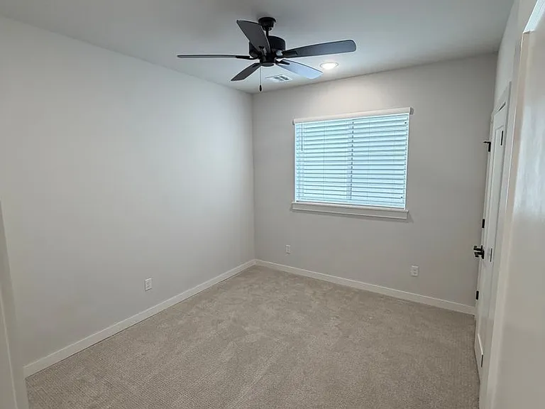 513 W Dallas St — Photo 58