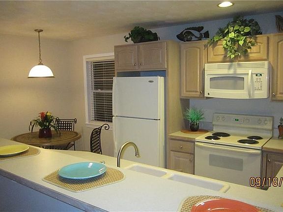 4th image of 2528 Seaview Ave