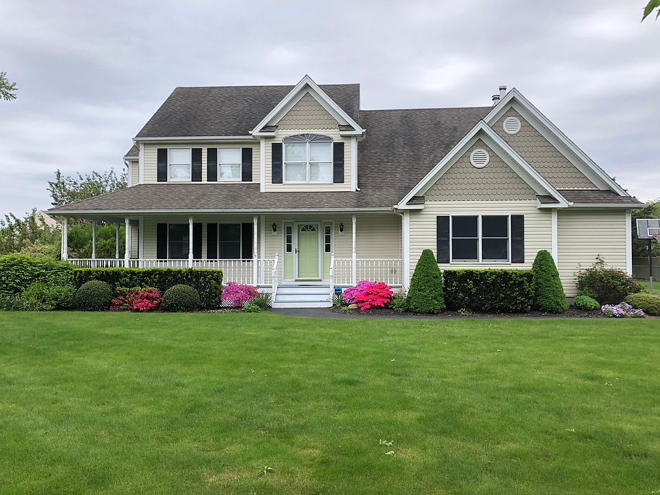 1st image of 145 Old Field Ct