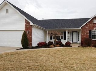 789 Pecan Hill Dr, Saint Charles, MO 63304