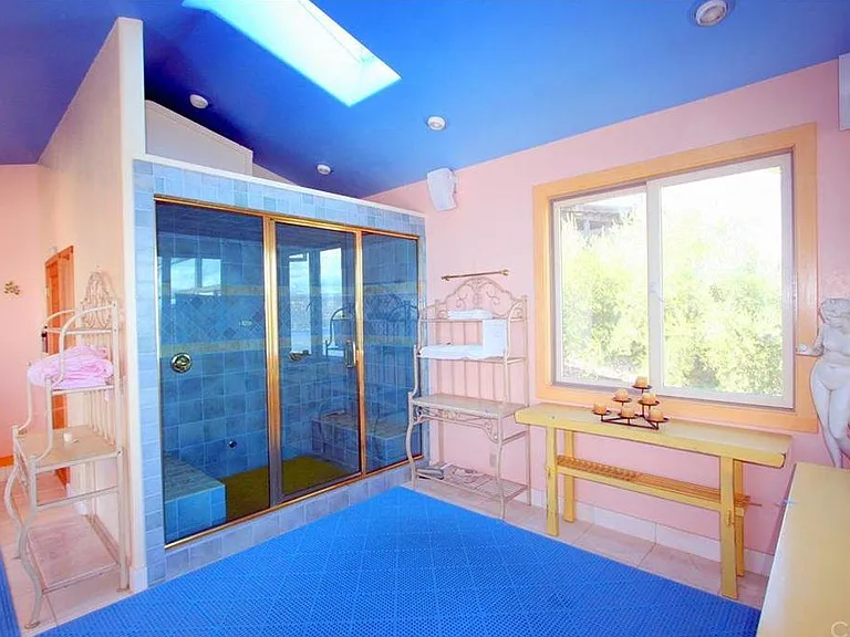 steam room