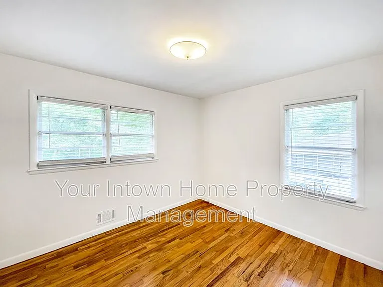 1597 Stanford Way — Photo 15