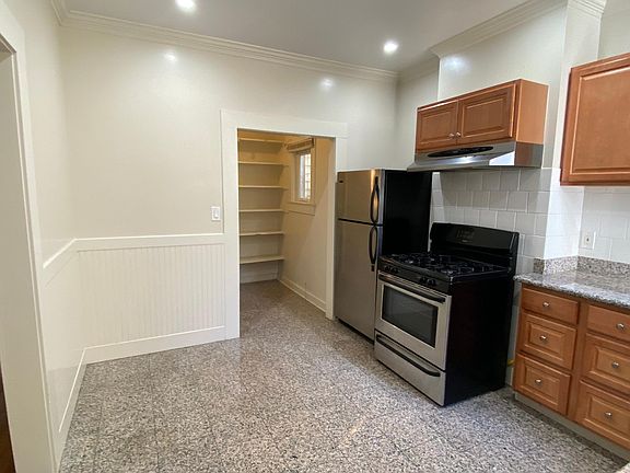 2nd image of 2405 Fillmore St