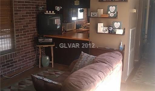 5th image of 3758 Fairlawn Ave