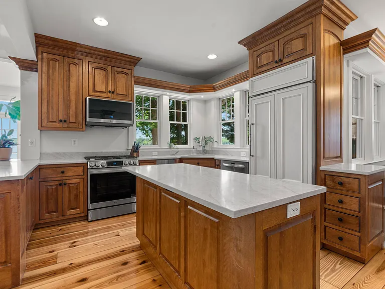 2942 Edgewater Dr — Photo 10