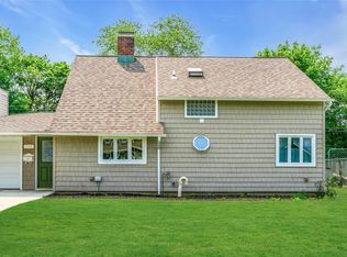 246 Willowood Dr, Wantagh, NY 11793