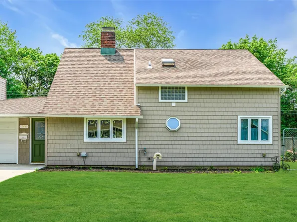 246 Willowood Drive, Wantagh, NY 11793