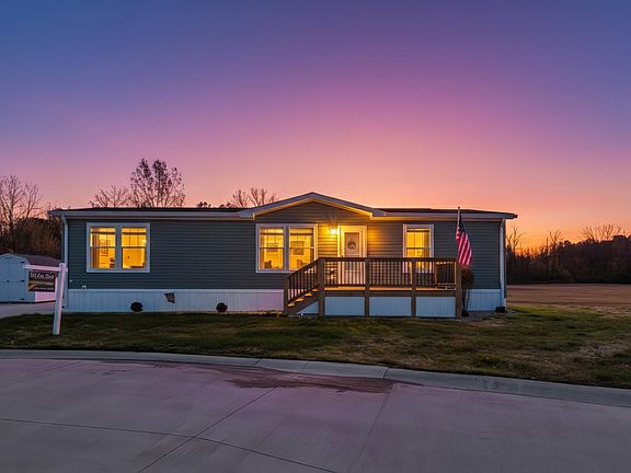 Exterior Image-1-Clayton C206 Camelot Village