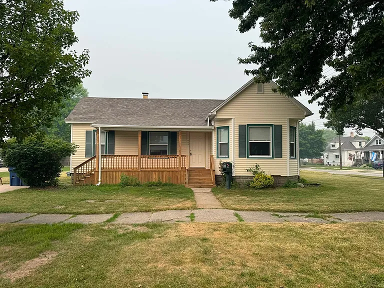 1402 S Van Buren St — Photo 1