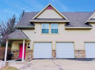 4062 Carriage House Dr, Petoskey, MI 49770