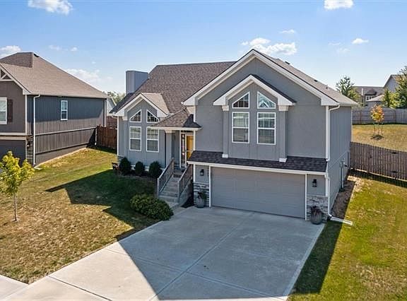 2nd image of 9509 N Lenox Pl
