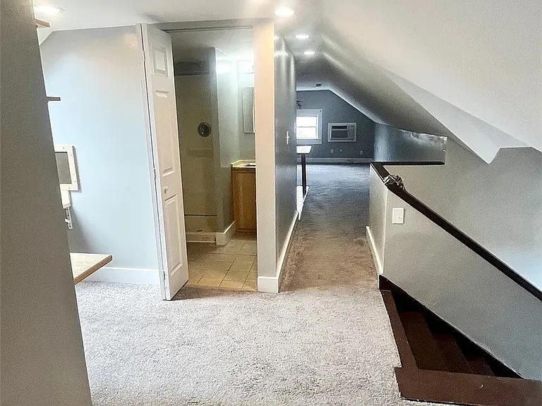 1304 W 64th St #5 — Photo 4