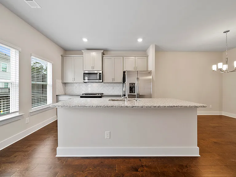 3761 Oxford Cir — Photo 6