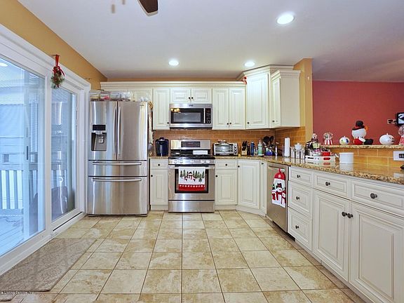 3rd image of 25 Red Cedar Ln