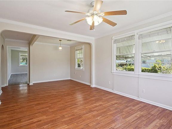5th image of 9619 Palm St