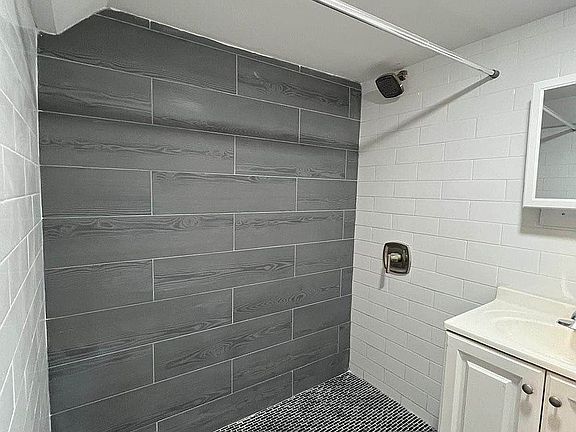 5th image of 10449 164th St Floor 1