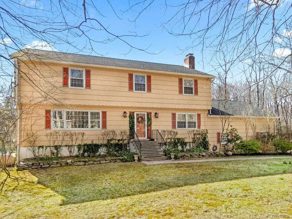 32 Forest Glen Drive, Woodbridge, CT 06525