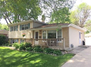6304 Barrett St, Downers Grove, IL 60516