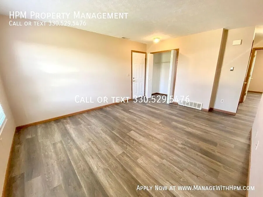 3 bed, 1.0 bath, 923 sqft, $1,250 — Photo 3