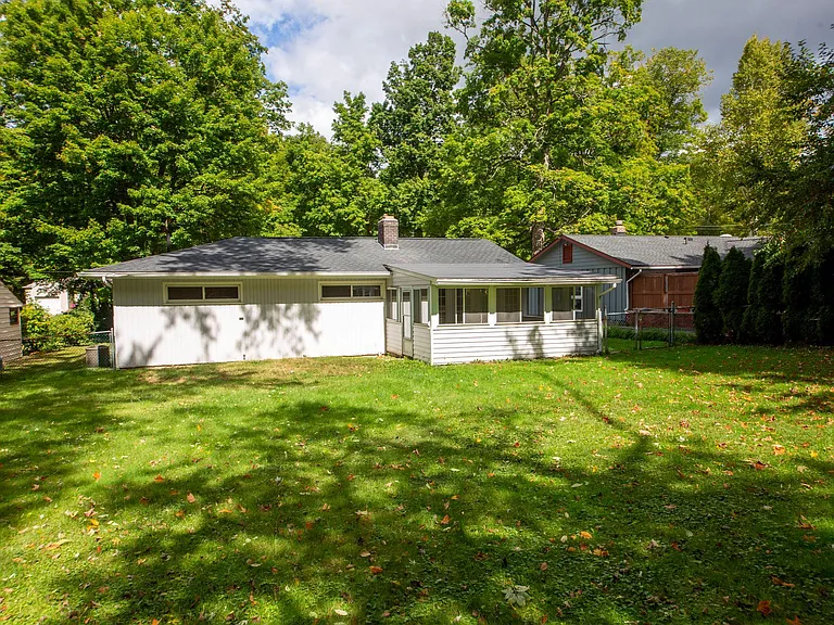 204 Hazelwood Dr — Photo 19