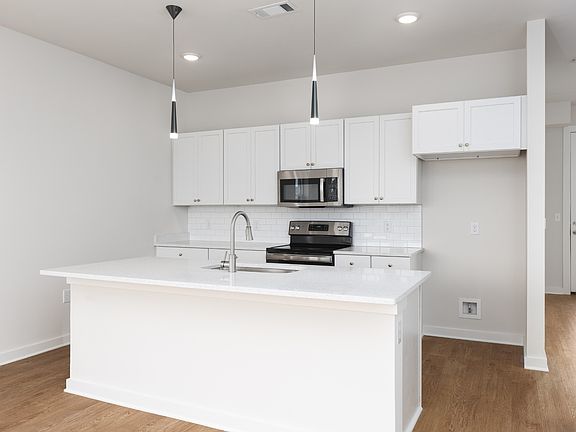 4th image of 600 E Trinity Ln #301