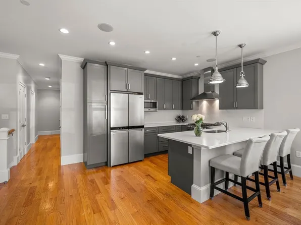 858 E 2nd St #2, South Boston, MA 02127