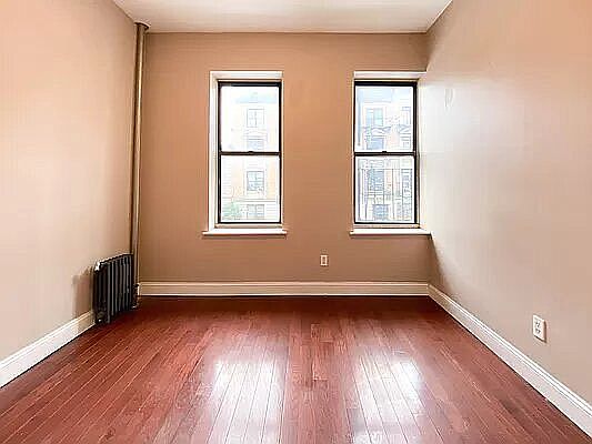 2nd image of 800 Park Pl #2A