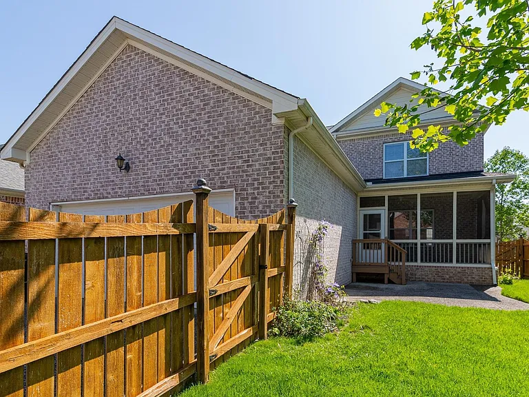 412 Meadowcrest Cir — Photo 28