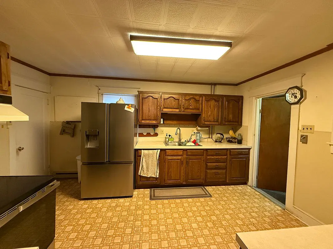 3 bed, 1.0 bath, 1492 sqft, $2,200 — Photo 2