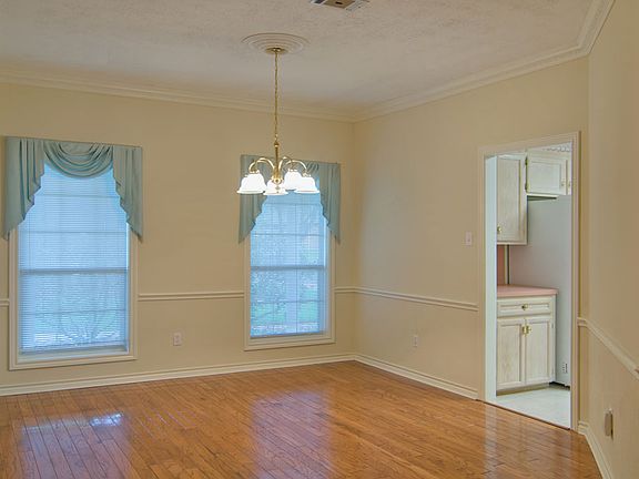 4th image of 706 Dover Dr