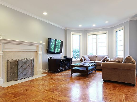 2nd image of 1743 Dewes St