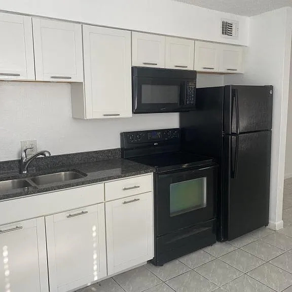 728 Michigan Ct — Photo 8
