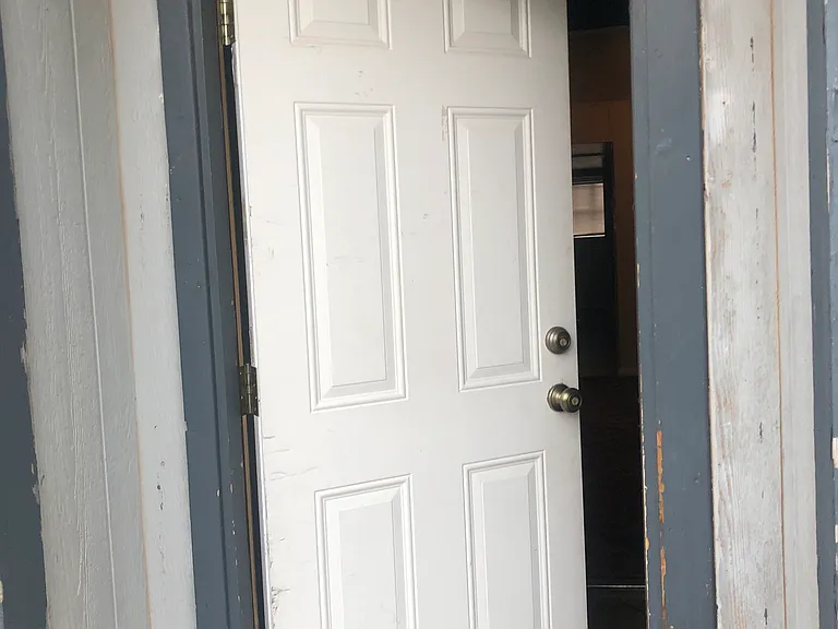 1109 Alameda Ave — Photo 2