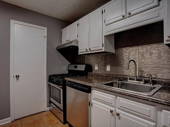 2nd image of 1431 Springleaf Cir SE
