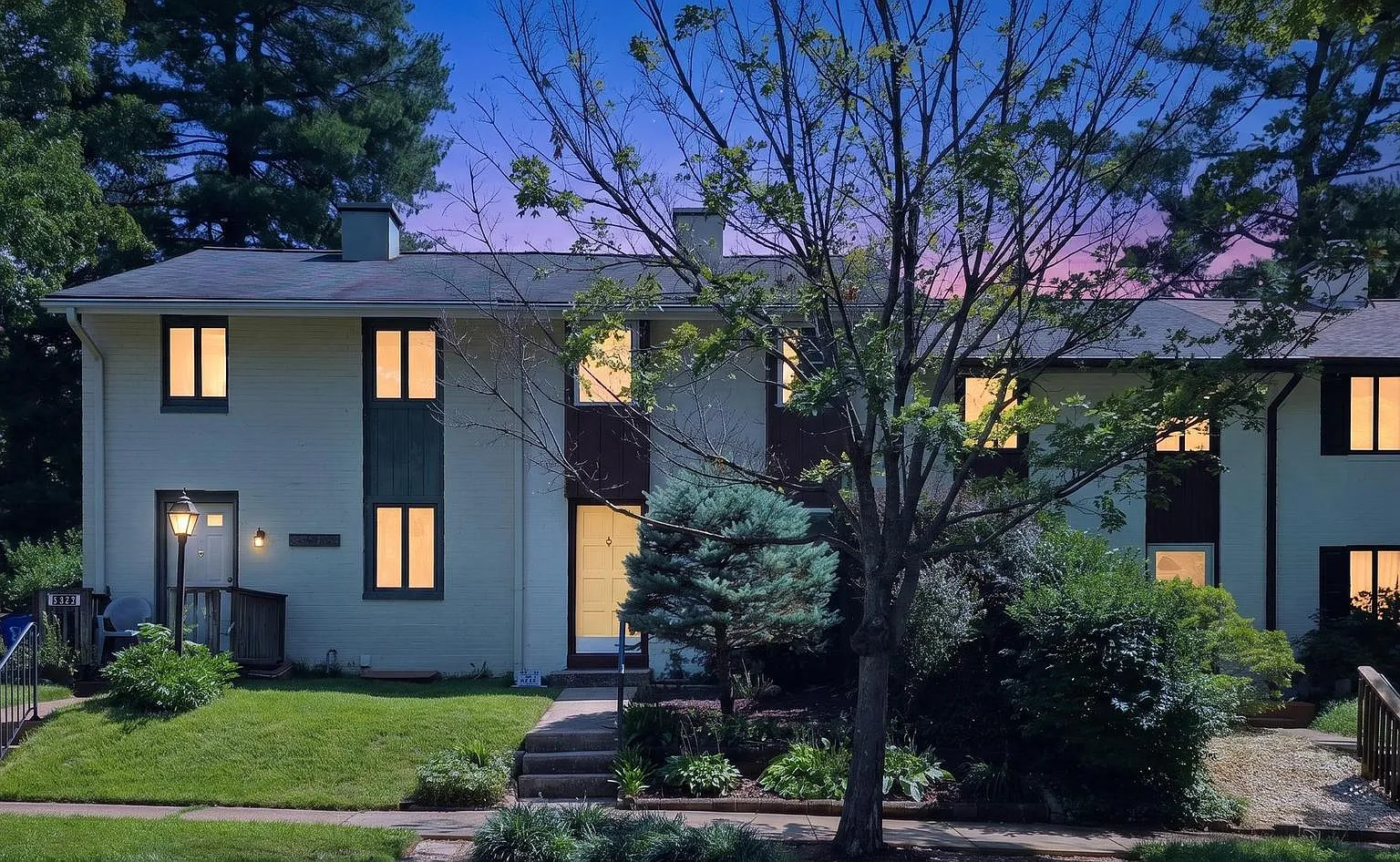 3 bed, 2.5 bath, 1380 sqft, $2,300 — Photo 1
