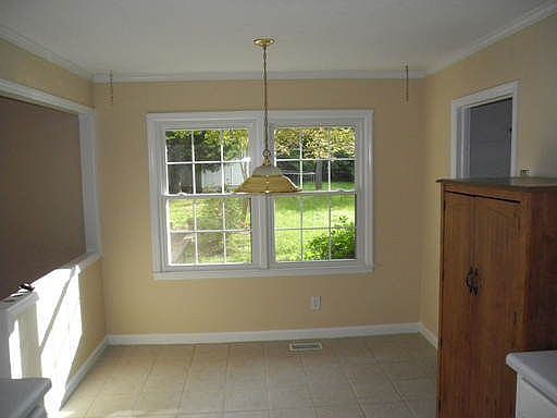 5th image of 414 Courtland Ter